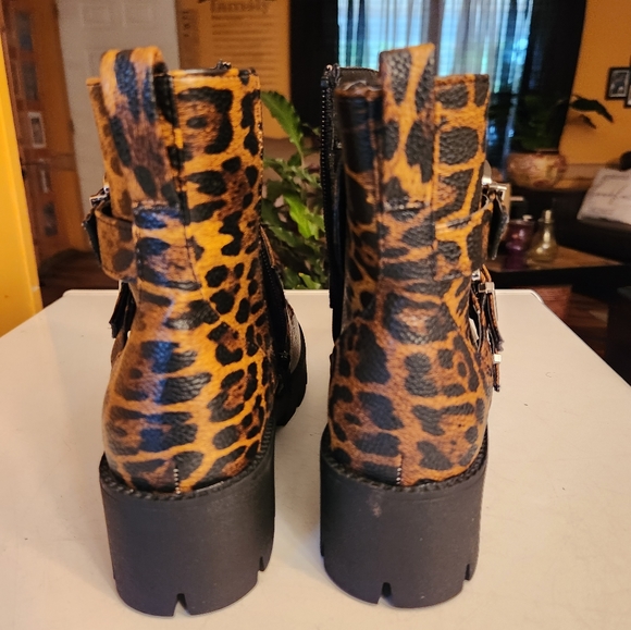 Animal print boots - Picture 4 of 8